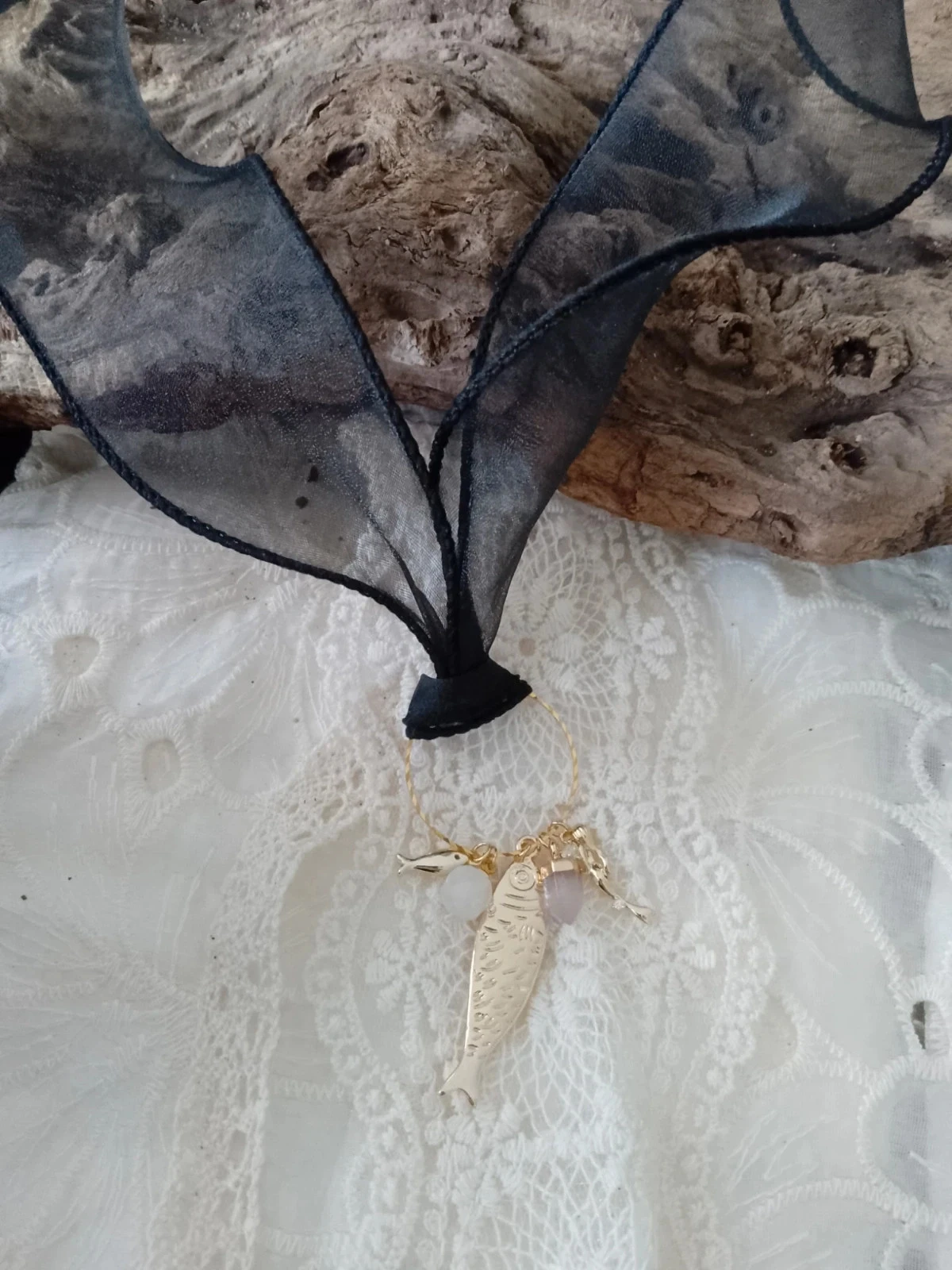 Collier poissons sirène doré pierre naturelle et ruban noir – photo 3